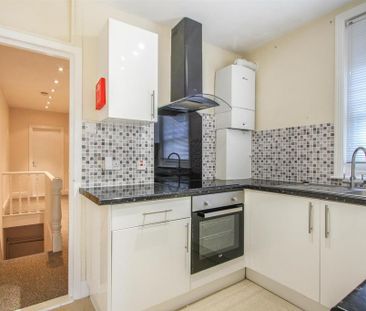 2 bedroom flat to rent - Photo 3