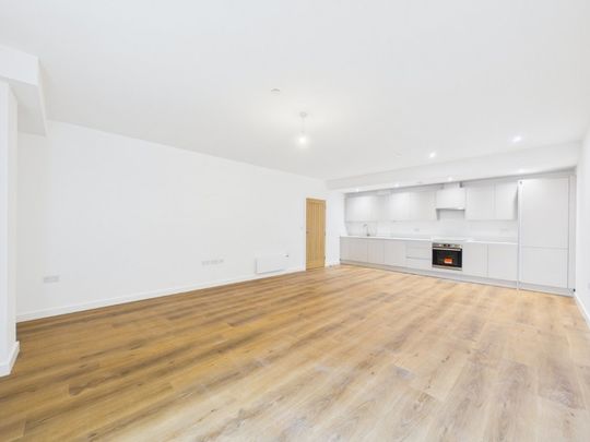 The Causeway, Staines-upon-Thames, Surrey,TW18 - Photo 1