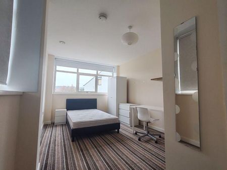 3 bedroom apartment to rent - Photo 4