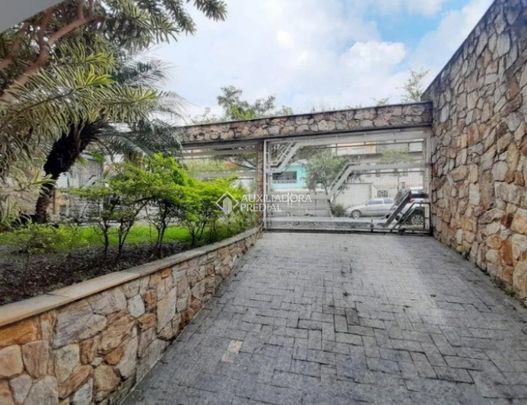 Casa com 4 quartos e 580m² para alugar em Dos Casa, São Bernardo do Campo. - Foto 1