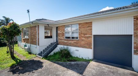 BAYSWATER BEACHSIDE LIVING AT ITS BEST - Photo 2