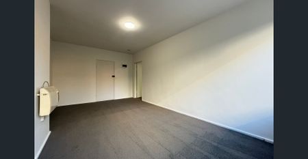 Spacious Ground Floor Apartment in Prime Northcote Location - Photo 2