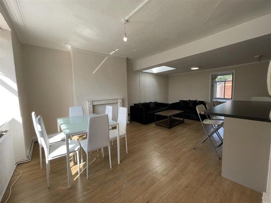 3 bedroom flat to rent - Photo 1