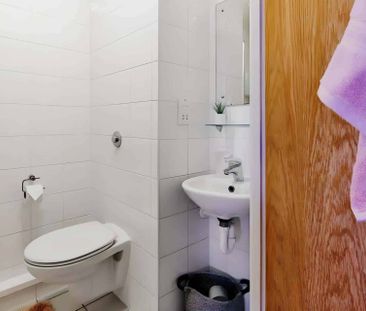 Accessible Classic En-suite - Photo 6