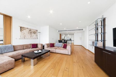 Apartment to Rent in West India Quay, London E14 - Photo 2