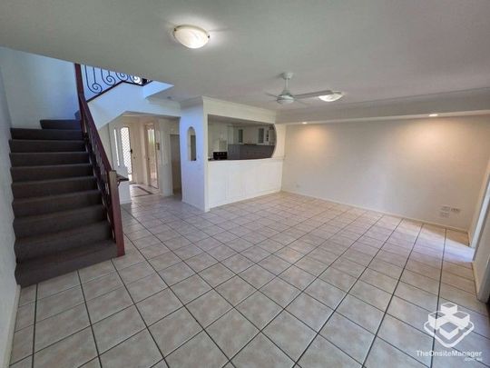 TOWNHOUSE FOR $750 PER WEEK - Photo 1