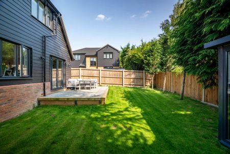 4 bedroom detached house to rent - Photo 2