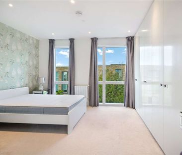 Welcome to this beautifully presented three-bedroom townhouse, idea... - Photo 6