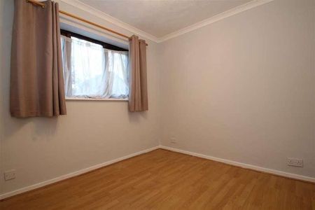 Turnpike Lane, Uxbridge, UB10 - Photo 5