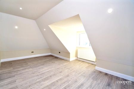 6 bedroom house - detached - Photo 5