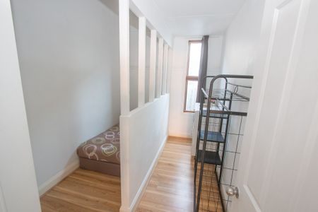 AMAZING FIVE BEDROOM HOUSE - Photo 4