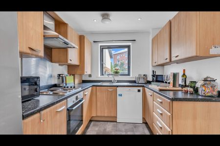 3 Bed Semi-Detached House, Bell Barn Road, B15 - Photo 3