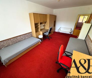 NA PRENÁJOM VEĽKÝ 3 IZB. BYT S LOGGIOU, 84M2, S.JURKOVIČA, SENICA – Fotografia 3