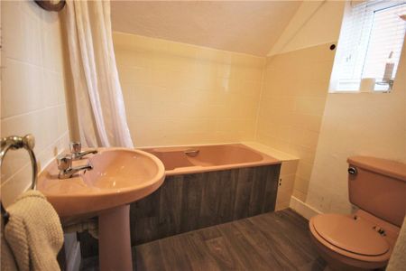 1 bedroom coach house to rent - Photo 3