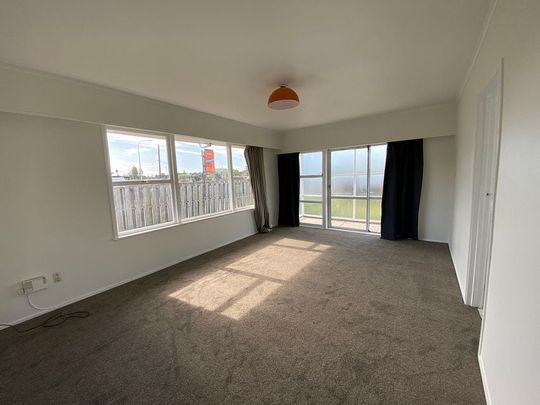 Newly Renovated Unit in Pakuranga - Photo 1