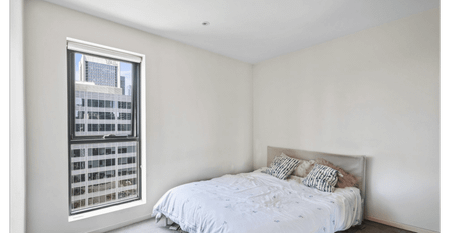 Bright Two-Bedroom Apartment with City Views - Photo 3