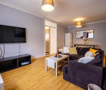 6 bedroom house to rent - Photo 1