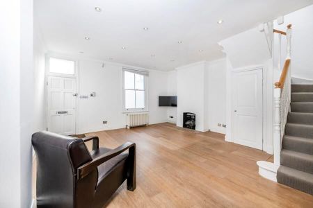 3 Bedroom Mews To Let - Photo 3