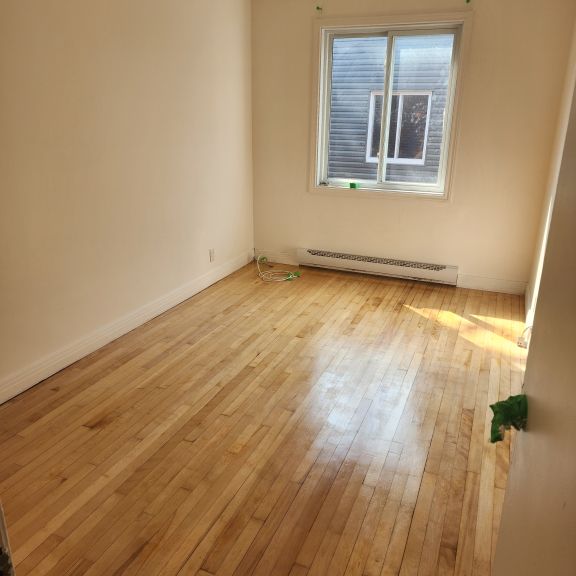 JOLI APPARTEMENT RÉNOVÉ NEUF A LOUER - Photo 1