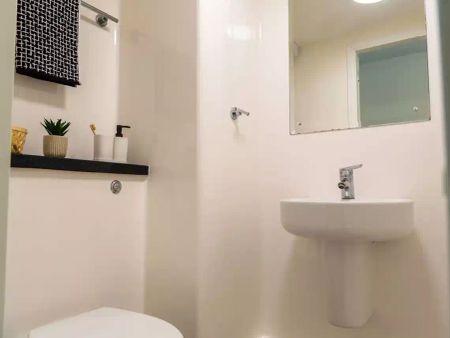 8-Bed Standard Ensuite - Photo 3