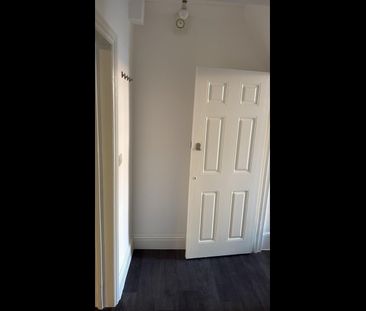 2 Bed Flat, Garratt Terrace, SW17 - Photo 6