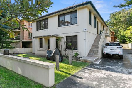 Stunning Top-Floor Two-Bedroom Unit - Photo 4