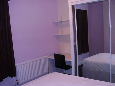 *** Fantastic Three bed student home 1 minute from uni !!! *** - Photo 3