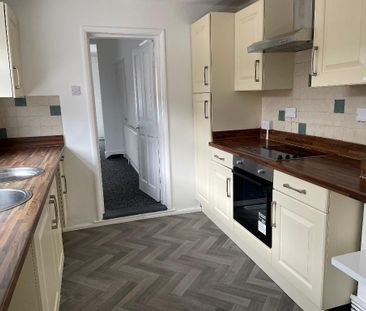 2 Bedroom Terraced House To Rent - Photo 3
