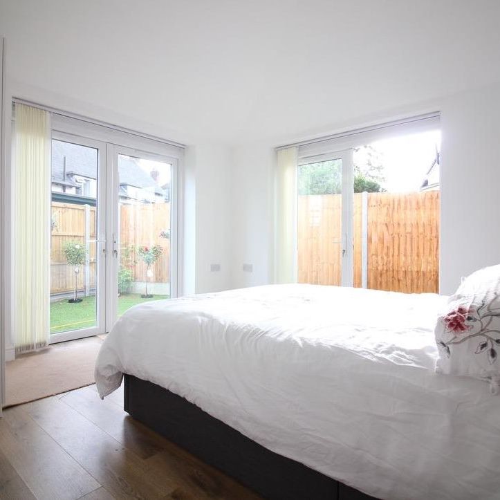 Riverview Gardens, Twickenham - Photo 1