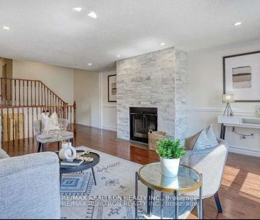 56 Deverill Crescent #Upper - Photo 4