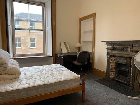 3 bedroom flat to rent - Photo 2