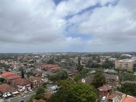 Stylish and Modern 2-Bedroom Apartment in the Heart of Burwood - Photo 5