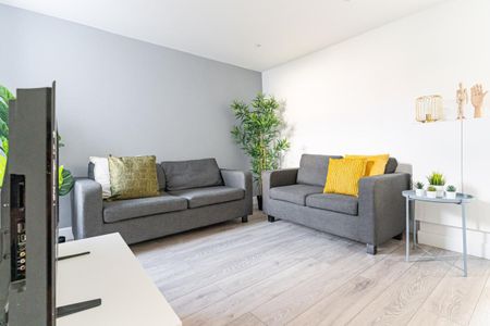 Stansted #70 - Photo 2