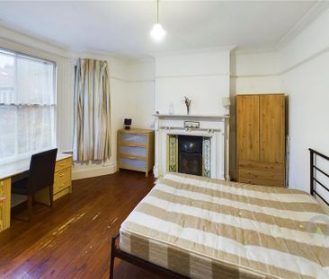 1 bedroom in a house share to rent - Photo 2