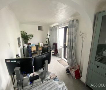 2 bedroom terraced house to rent - Photo 2