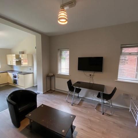 4 bedroom private hall to rent - Photo 1