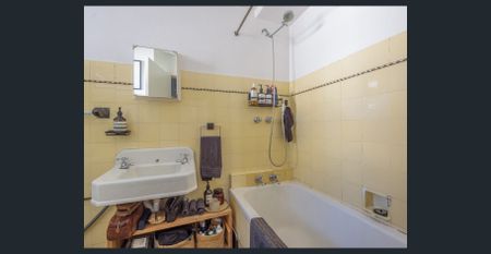 Beautiful one-bedroom apartment featuring incredible water views, unfurnished. - Photo 2