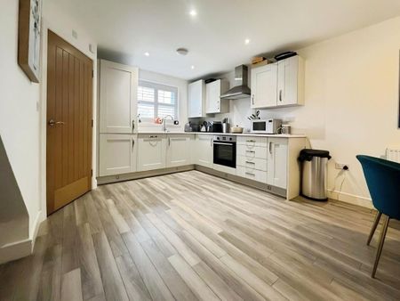 3 bedroom semi-detached house to rent - Photo 3