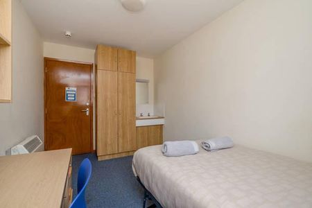 5 bedroom flat to rent - Photo 3