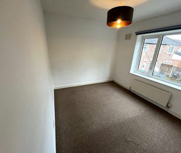 Semi-detached house to rent on - Photo 2