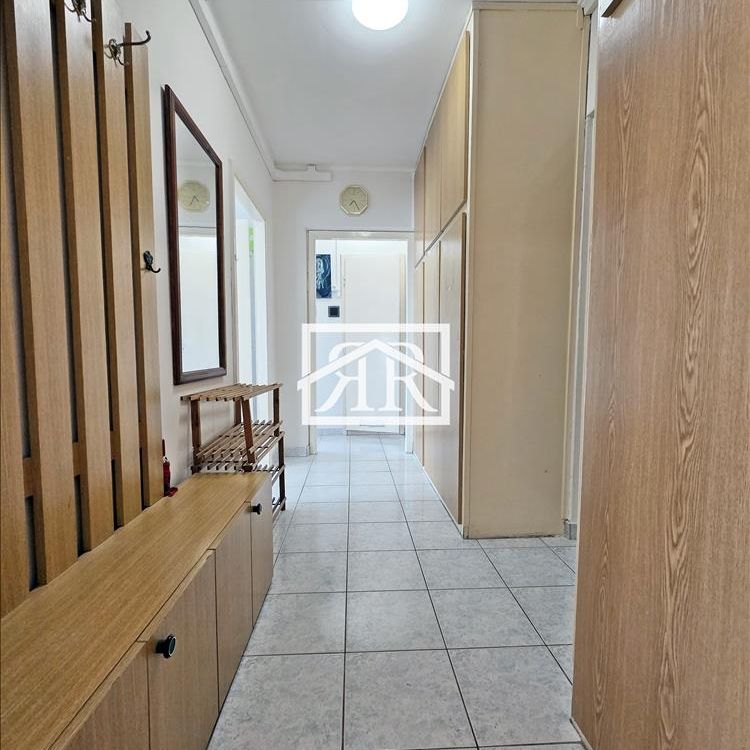 Kiadó jó állapotú panel lakás - Szeged - Fotó 1