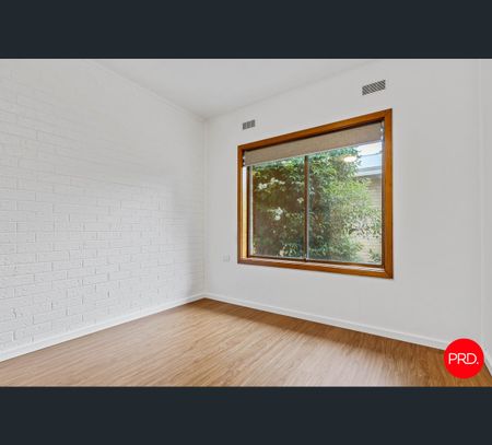 2/6 Minto Street, Quarry Hill, Vic 3550 - Photo 2