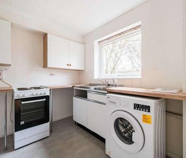 Meads Court, Stratford, E15 - Photo 6