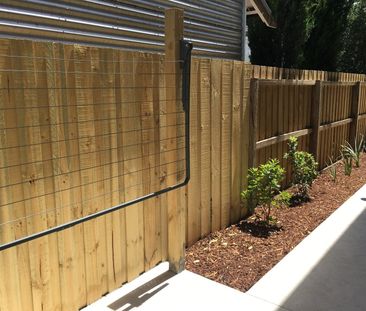 Near new townhouse in prime location! - Photo 3