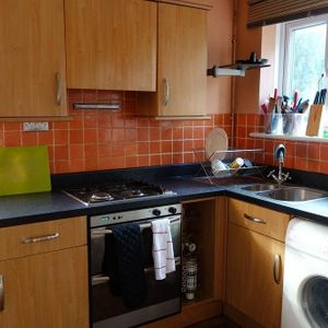 1 bedroom in a house share to rent - Photo 2