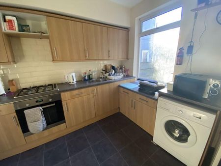 1 bedroom in a house share to rent - Photo 3