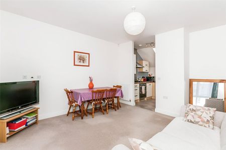 1 bedroom flat to rent - Photo 2