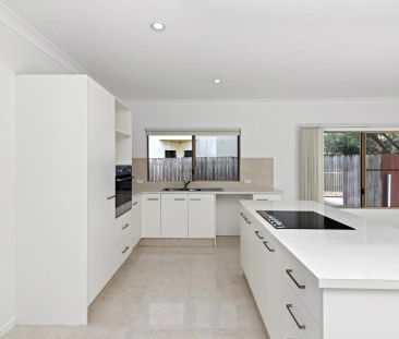 7 Savaii Close, - Photo 1