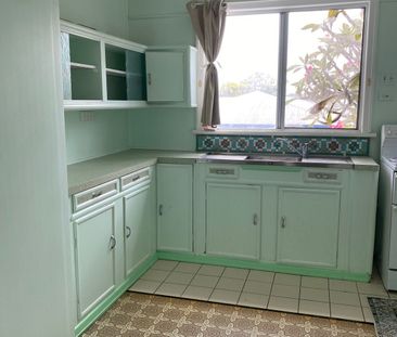 SPACIOUS THREE-BEDROOM HOME - Photo 4