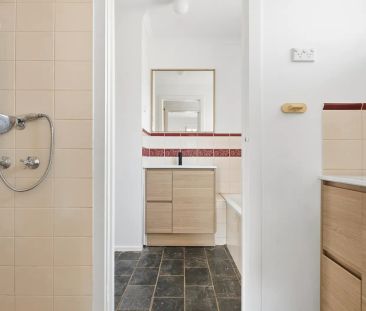 NEWLY UPDATED HOME IN HOPPERS CROSSING - Photo 6